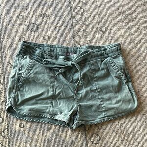 Level 99 Green Cargo Shorts Relaxed Fit